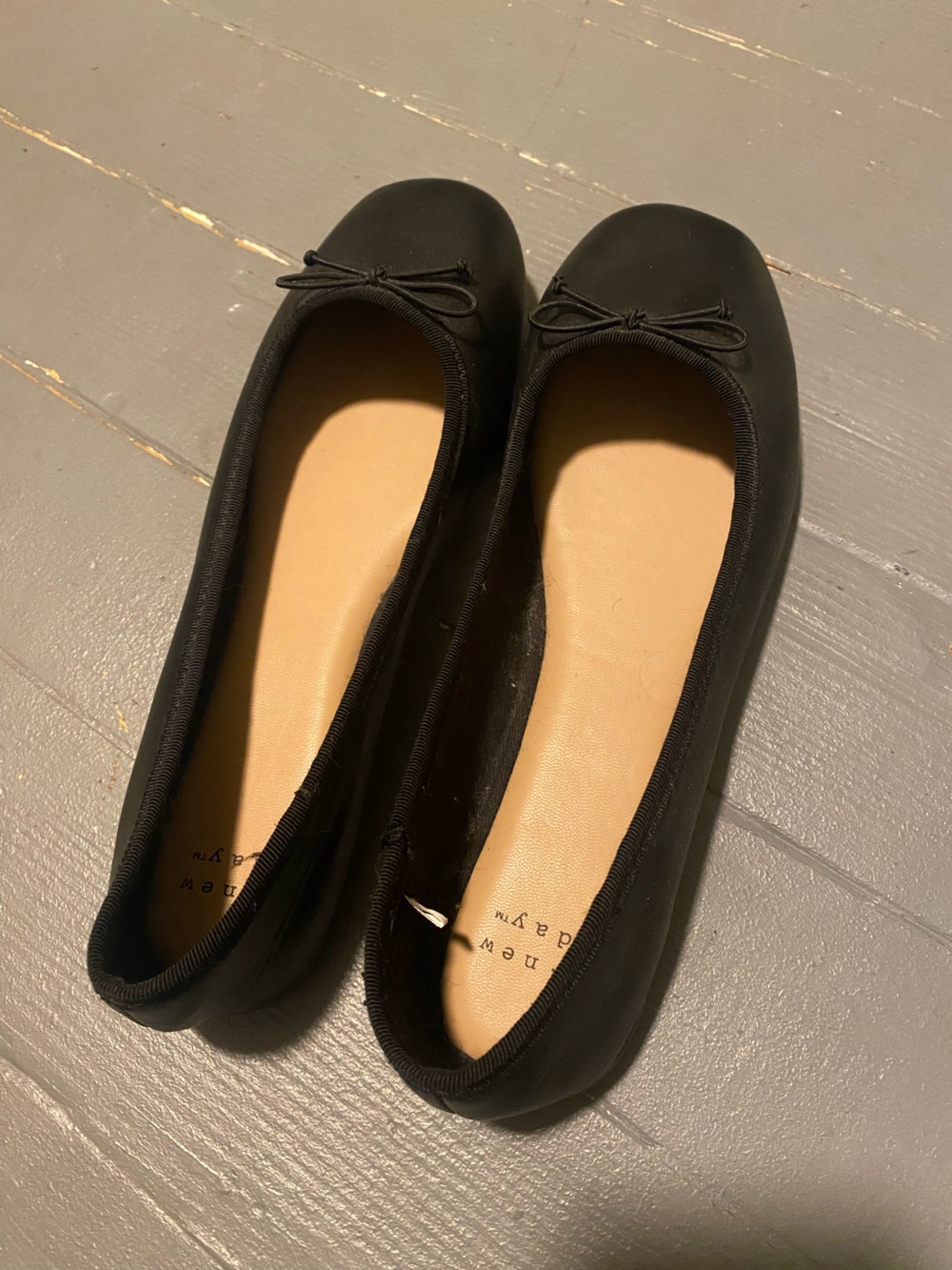 Classic Black Ballet Flats with Bow